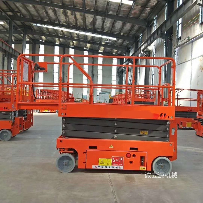 重慶升降機(jī)貨梯的運(yùn)行過程中工作人員需要注意的問題